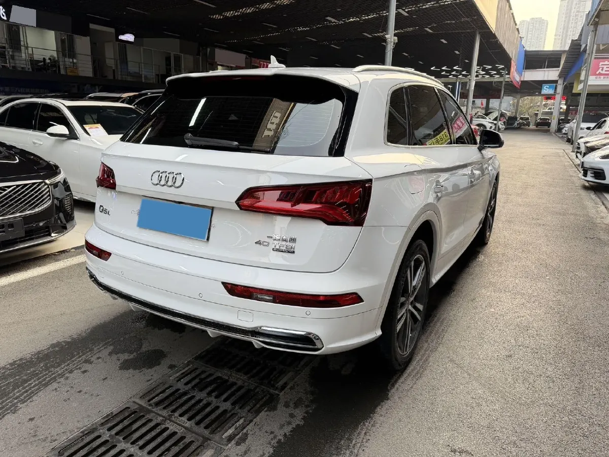2020 Audi Q5L 2.0T 190HP L4 7DCT,autocango,china used car exporter,china ev exporter,chinese used car exporter,chinese used ev exporter