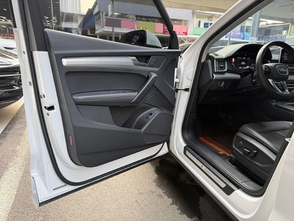 2020 Audi Q5L 2.0T 190HP L4 7DCT,autocango,china used car exporter,china ev exporter,chinese used car exporter,chinese used ev exporter