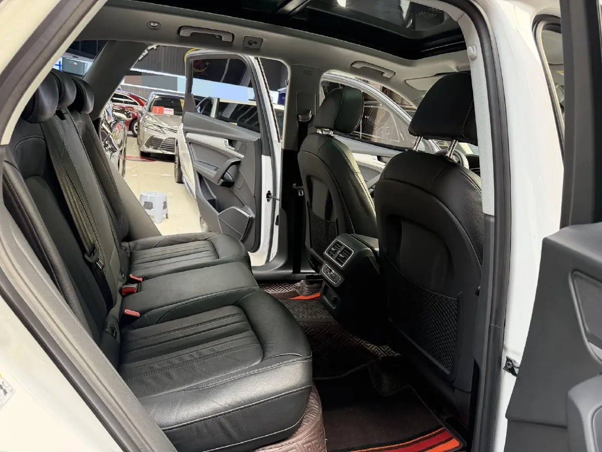 2020 Audi Q5L 2.0T 190HP L4 7DCT,autocango,china used car exporter,china ev exporter,chinese used car exporter,chinese used ev exporter