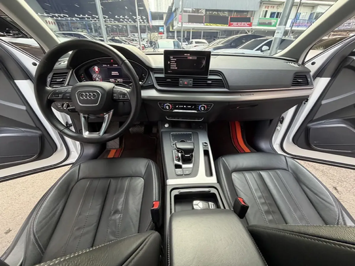 2020 Audi Q5L 2.0T 190HP L4 7DCT,autocango,china used car exporter,china ev exporter,chinese used car exporter,chinese used ev exporter