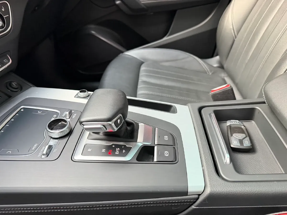 2020 Audi Q5L 2.0T 190HP L4 7DCT,autocango,china used car exporter,china ev exporter,chinese used car exporter,chinese used ev exporter