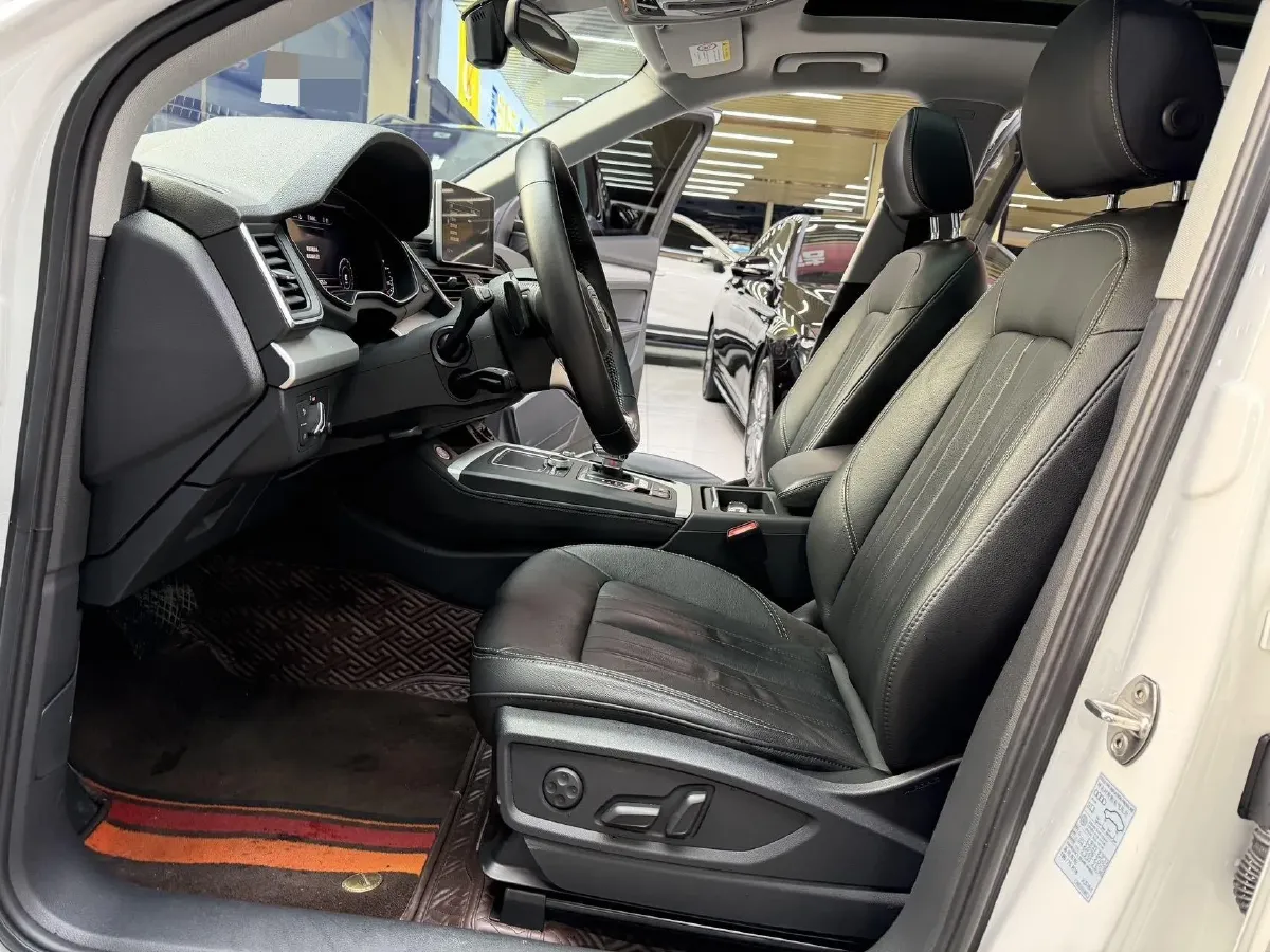 2020 Audi Q5L 2.0T 190HP L4 7DCT,autocango,china used car exporter,china ev exporter,chinese used car exporter,chinese used ev exporter