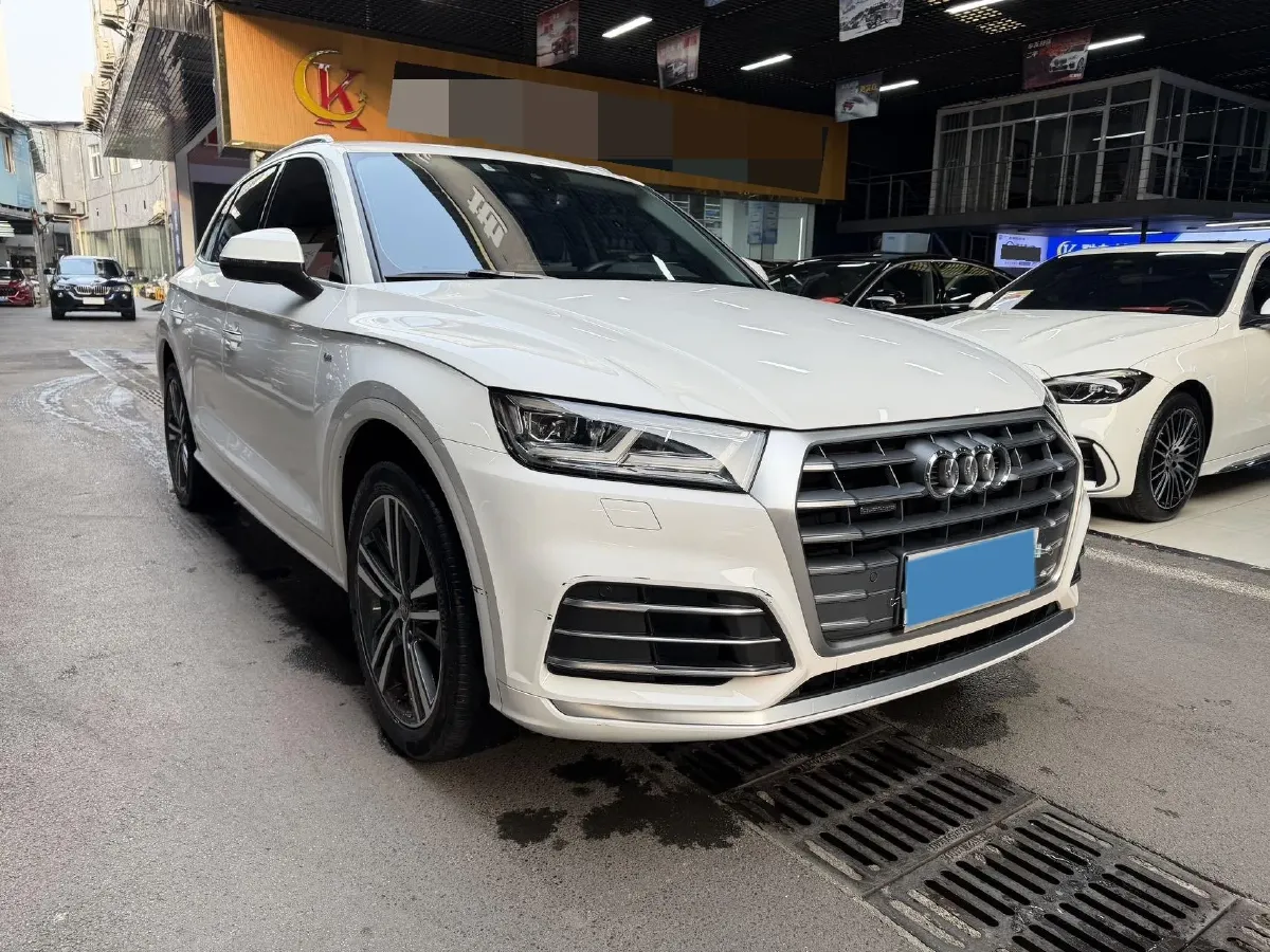 2020 Audi Q5L 2.0T 190HP L4 7DCT,autocango,china used car exporter,china ev exporter,chinese used car exporter,chinese used ev exporter