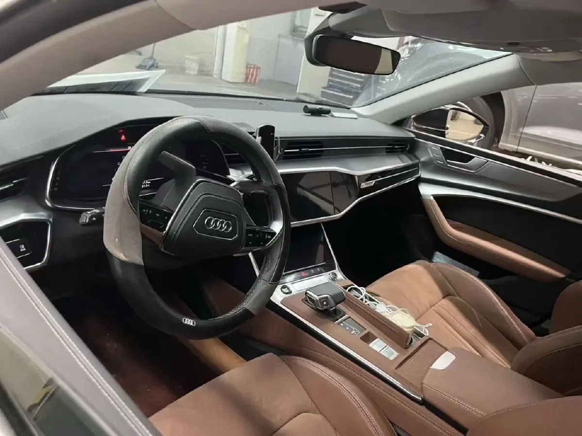 2024 Audi A7L 2.0T 245HP L4 7DCT,autocango,china used car exporter,china ev exporter,chinese used car exporter,chinese used ev exporter