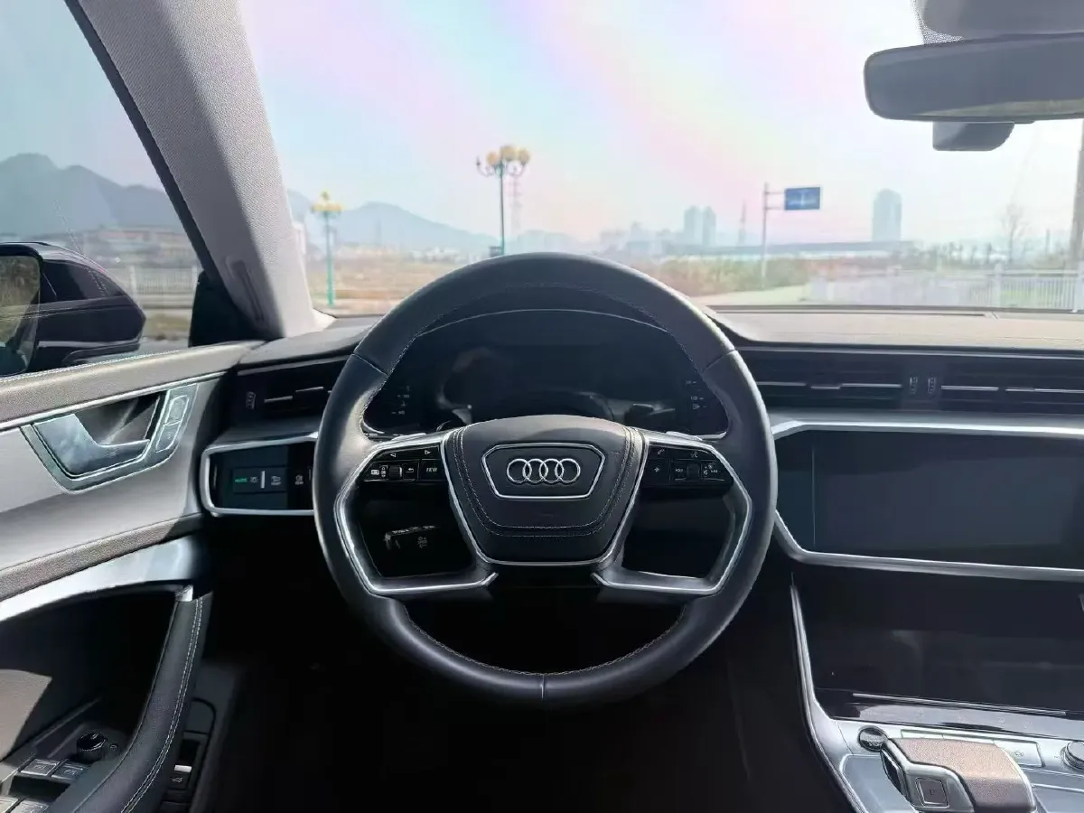 2024 Audi A7L 2.0T 245HP L4 7DCT,autocango,china used car exporter,china ev exporter,chinese used car exporter,chinese used ev exporter