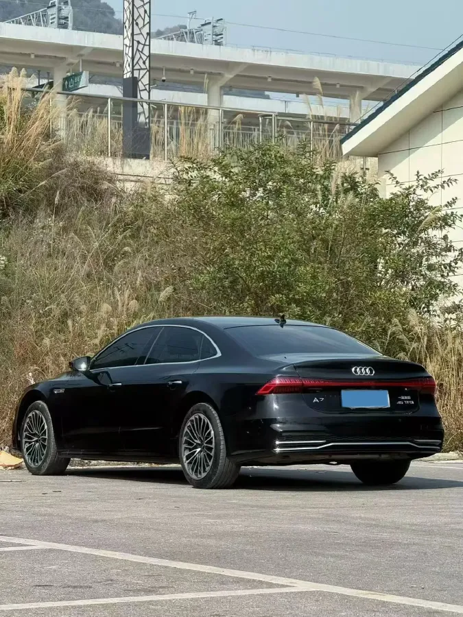 2024 Audi A7L 2.0T 245HP L4 7DCT,autocango,china used car exporter,china ev exporter,chinese used car exporter,chinese used ev exporter