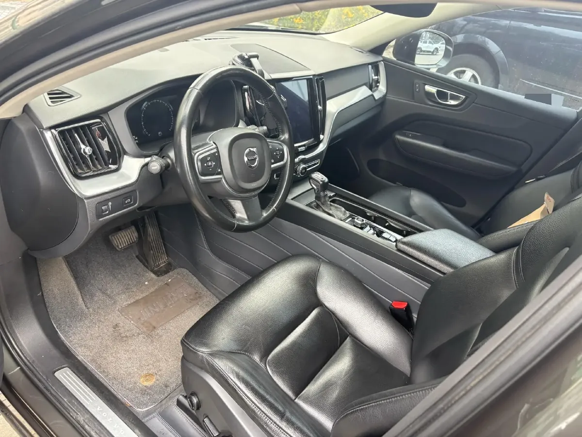 2018 Volvo XC60 2.0T 254HP L4 8AT,autocango,china used car exporter,china ev exporter,chinese used car exporter,chinese used ev exporter