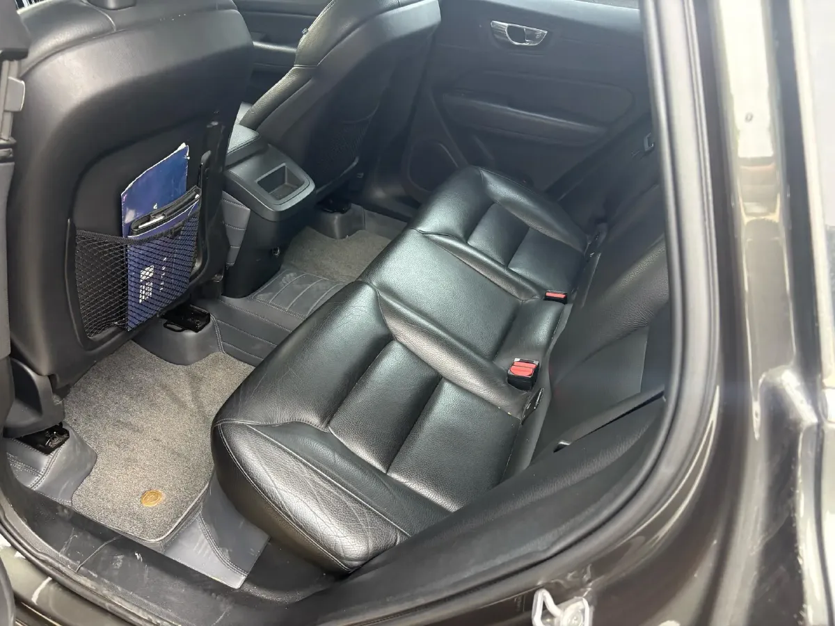 2018 Volvo XC60 2.0T 254HP L4 8AT,autocango,china used car exporter,china ev exporter,chinese used car exporter,chinese used ev exporter