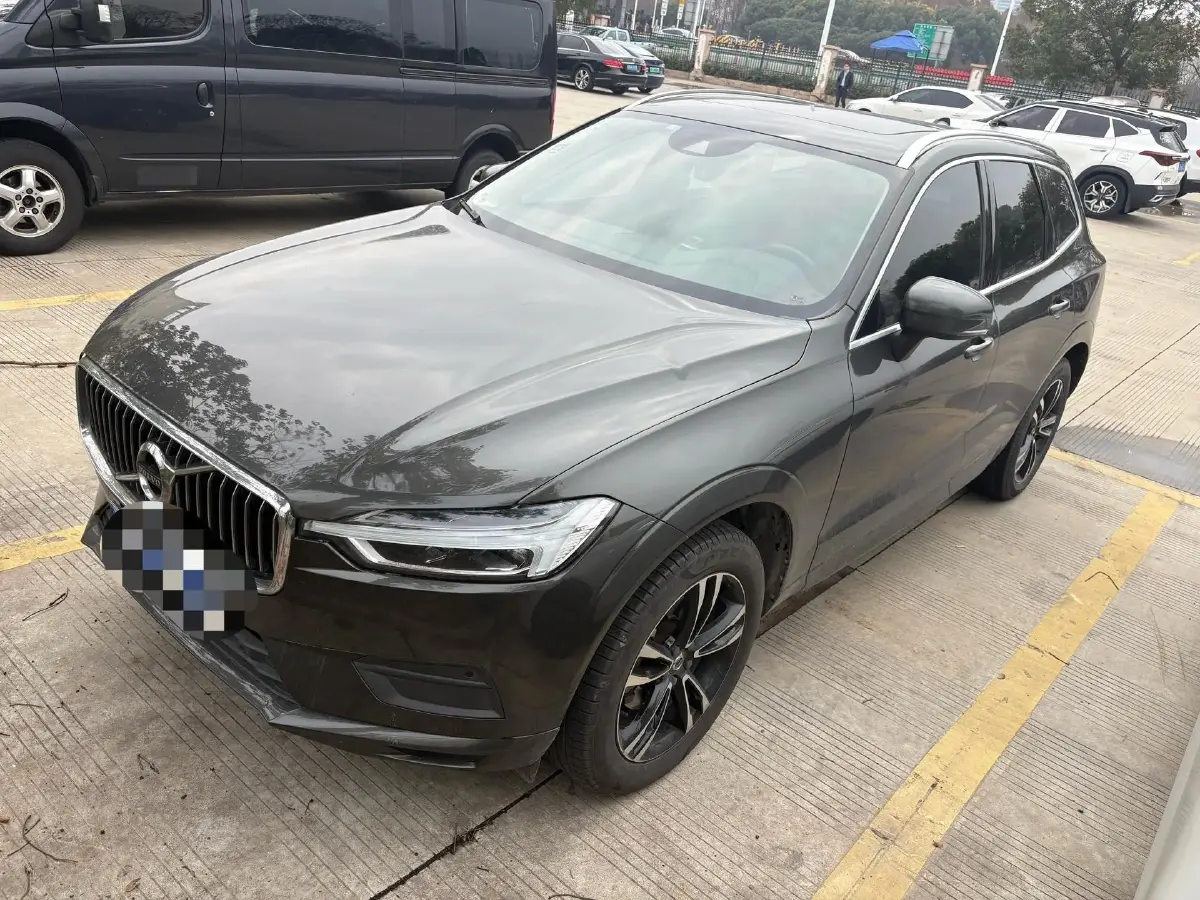2018 Volvo XC60 2.0T 254HP L4 8AT