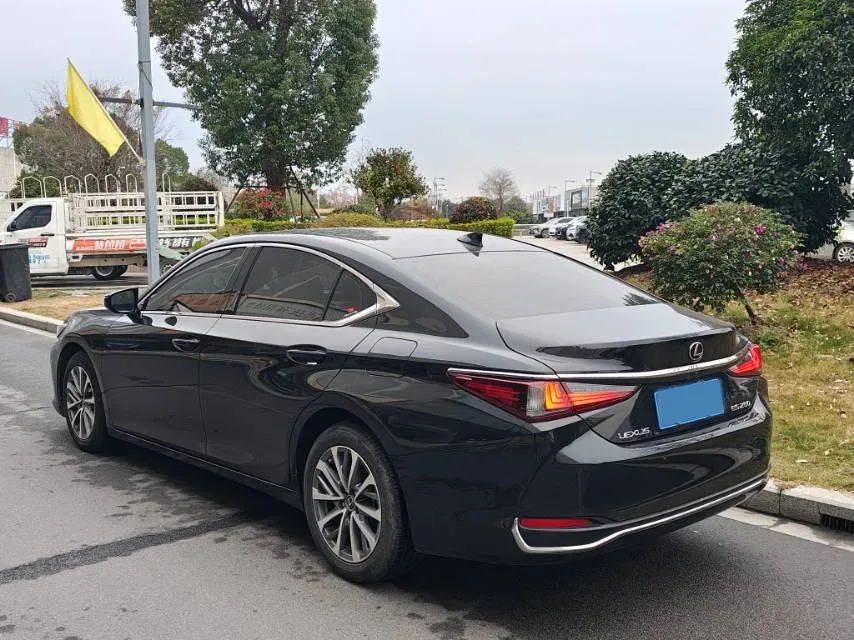 2021 Lexus ES 2.5L 207HP L4 8AT,autocango,china used car exporter,china ev exporter,chinese used car exporter,chinese used ev exporter