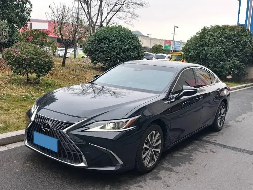 2021 Lexus ES 2.5L 207HP L4 8AT