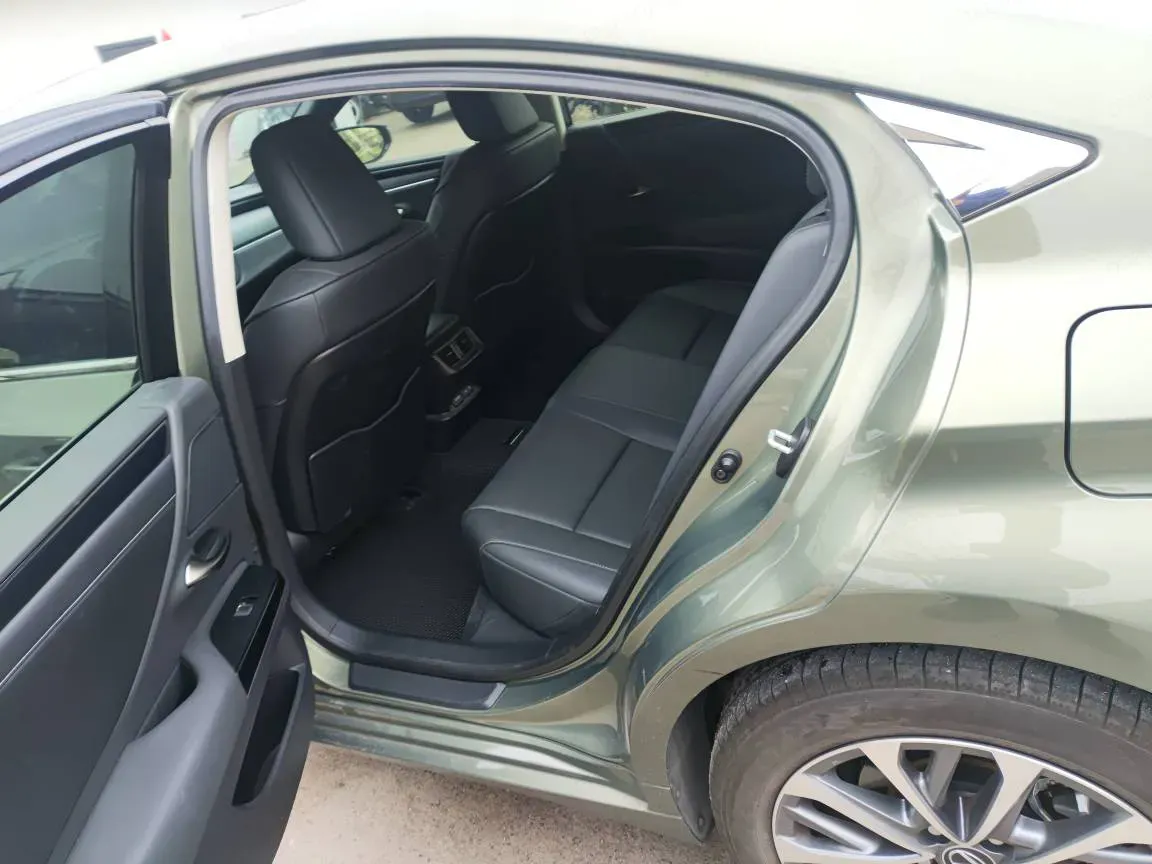 2022 Lexus ES 2.0L 173HP L4 CVT,autocango,china used car exporter,china ev exporter,chinese used car exporter,chinese used ev exporter