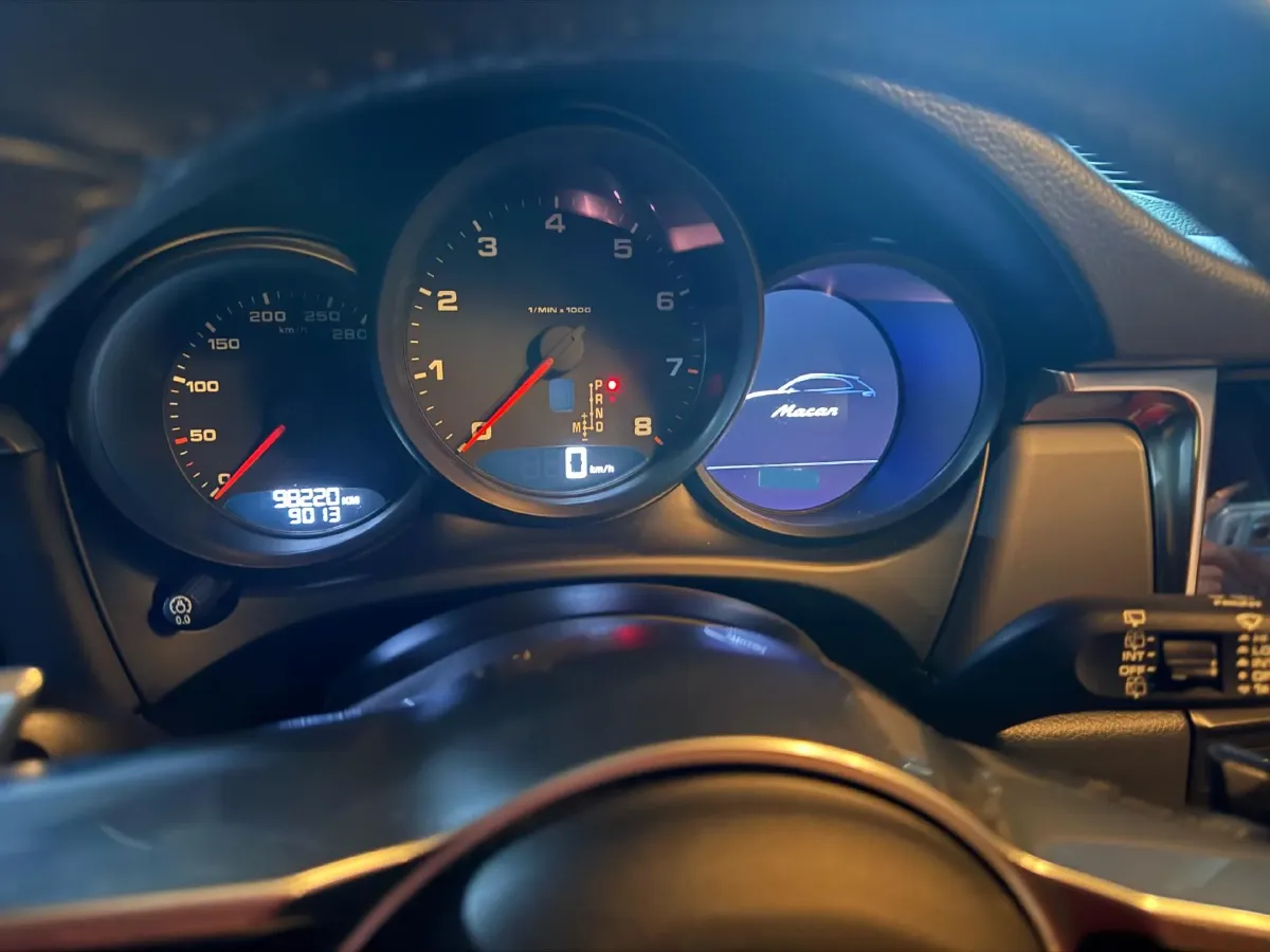 2020 Porsche Macan 2.0T 252HP L4 7DCT,autocango,china used car exporter,china ev exporter,chinese used car exporter,chinese used ev exporter