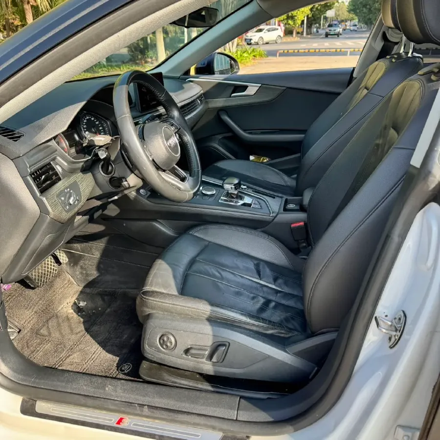 2019 Alfa Romeo Giulia 2.0T 280HP L4 8AT,autocango,china used car exporter,china ev exporter,chinese used car exporter,chinese used ev exporter