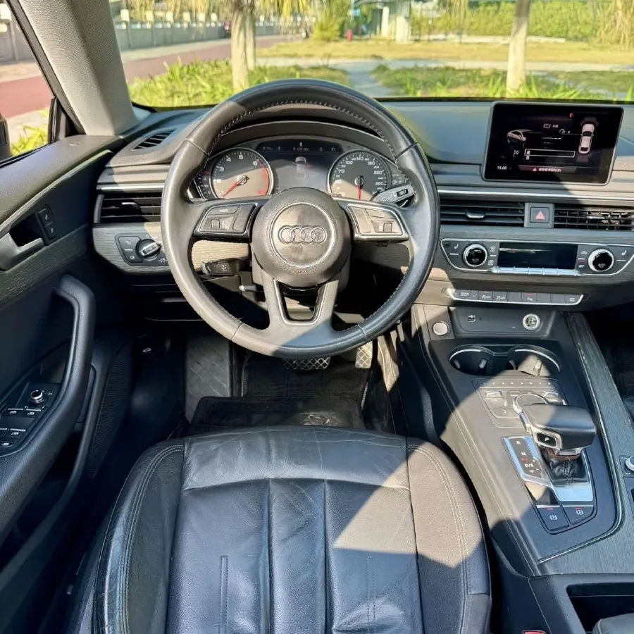 2019 Alfa Romeo Giulia 2.0T 280HP L4 8AT,autocango,china used car exporter,china ev exporter,chinese used car exporter,chinese used ev exporter