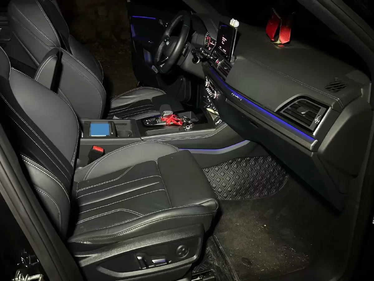 2023 Audi Q5L 2.0T 190HP L4 7DCT,autocango,china used car exporter,china ev exporter,chinese used car exporter,chinese used ev exporter