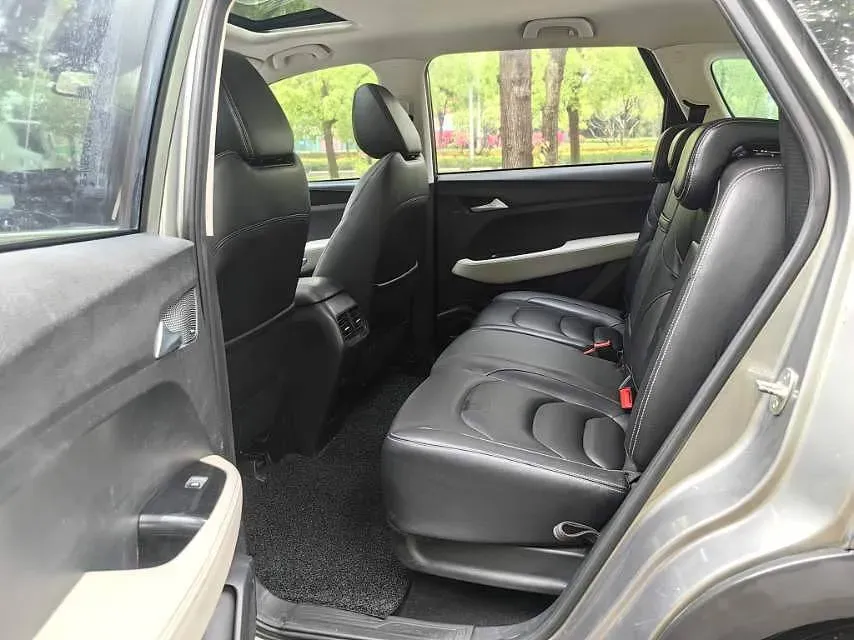 2019 BaoJun 530 1.5T 151HP L4 CVT,autocango,china used car exporter,china ev exporter,chinese used car exporter,chinese used ev exporter