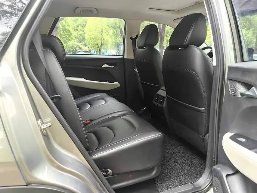 2019 BaoJun 530 1.5T 151HP L4 CVT,autocango,china used car exporter,china ev exporter,chinese used car exporter,chinese used ev exporter