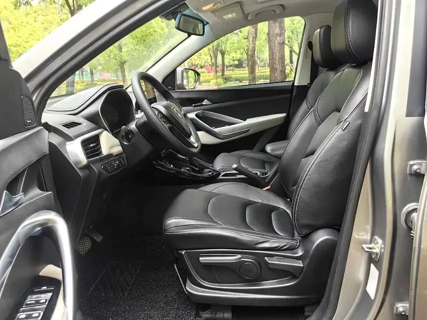 2019 BaoJun 530 1.5T 151HP L4 CVT,autocango,china used car exporter,china ev exporter,chinese used car exporter,chinese used ev exporter