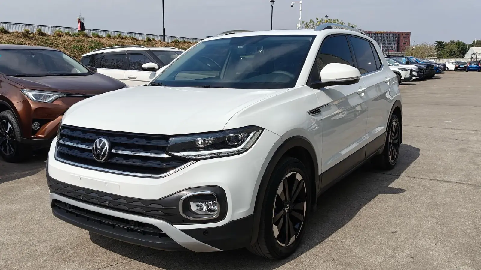 2021 Volkswagen Tacqua 1.5L 113HP L4 6AT