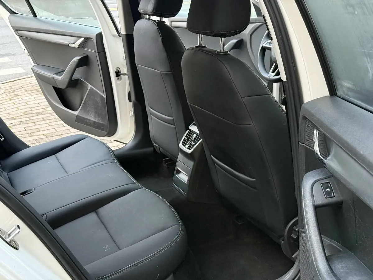 2017 Skoda Octavia 1.6L 110HP L4 6AT,autocango,china used car exporter,china ev exporter,chinese used car exporter,chinese used ev exporter