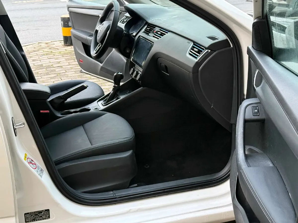 2017 Skoda Octavia 1.6L 110HP L4 6AT,autocango,china used car exporter,china ev exporter,chinese used car exporter,chinese used ev exporter