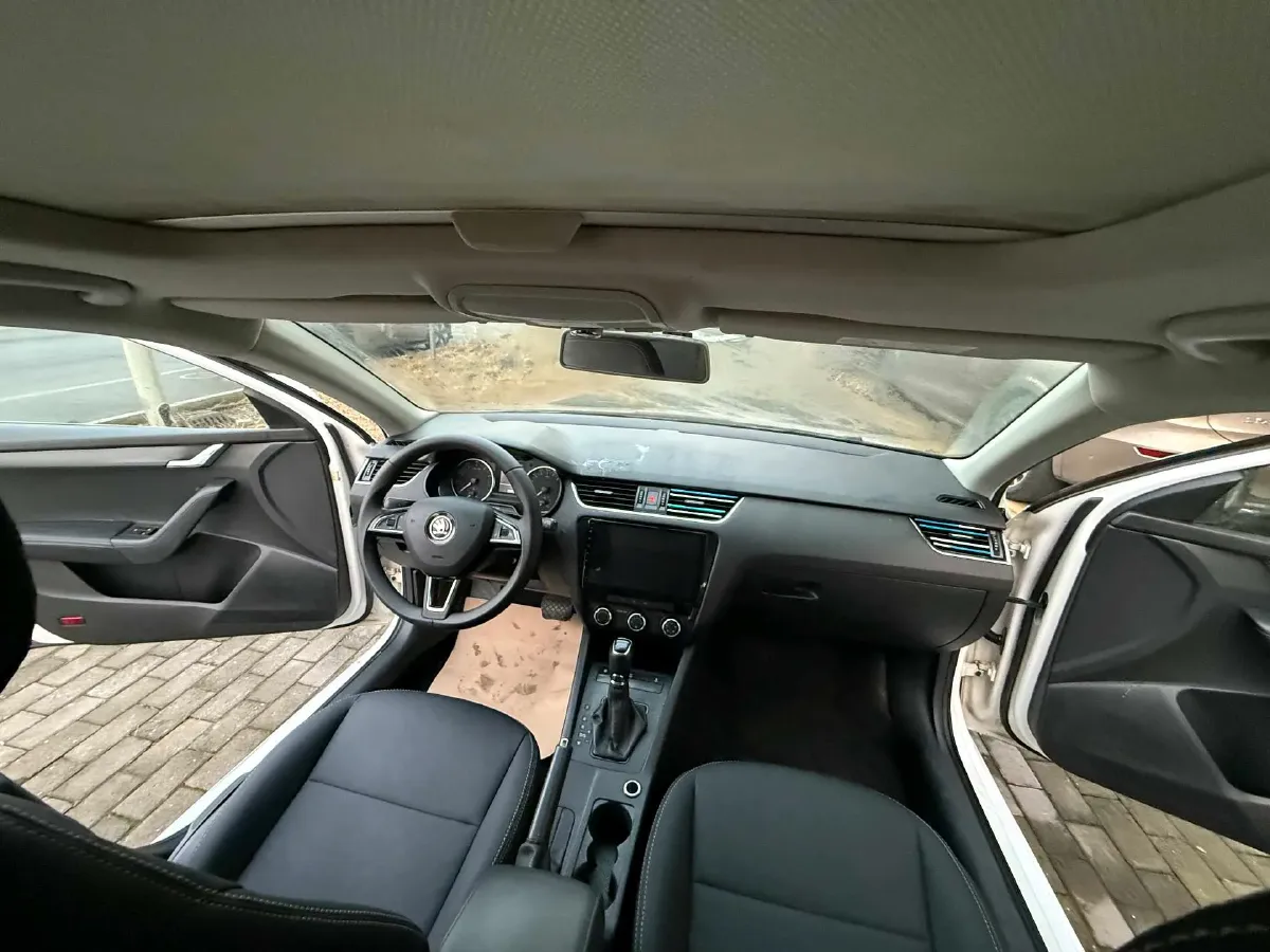 2017 Skoda Octavia 1.6L 110HP L4 6AT,autocango,china used car exporter,china ev exporter,chinese used car exporter,chinese used ev exporter