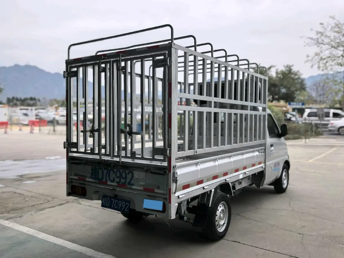 2023 WuLing RongGuang Mini Truck 1.5L 102HP L4 5MT,autocango,china used car exporter,china ev exporter,chinese used car exporter,chinese used ev exporter