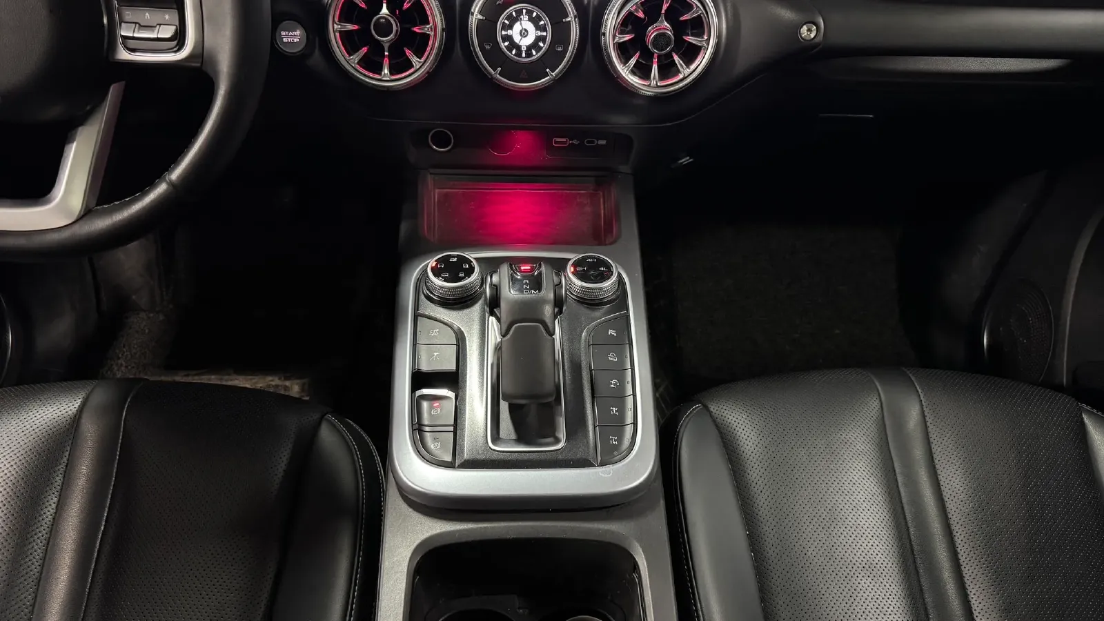 2021 Tank 300 2.0T 227HP L4 8AT,autocango,china used car exporter,china ev exporter,chinese used car exporter,chinese used ev exporter