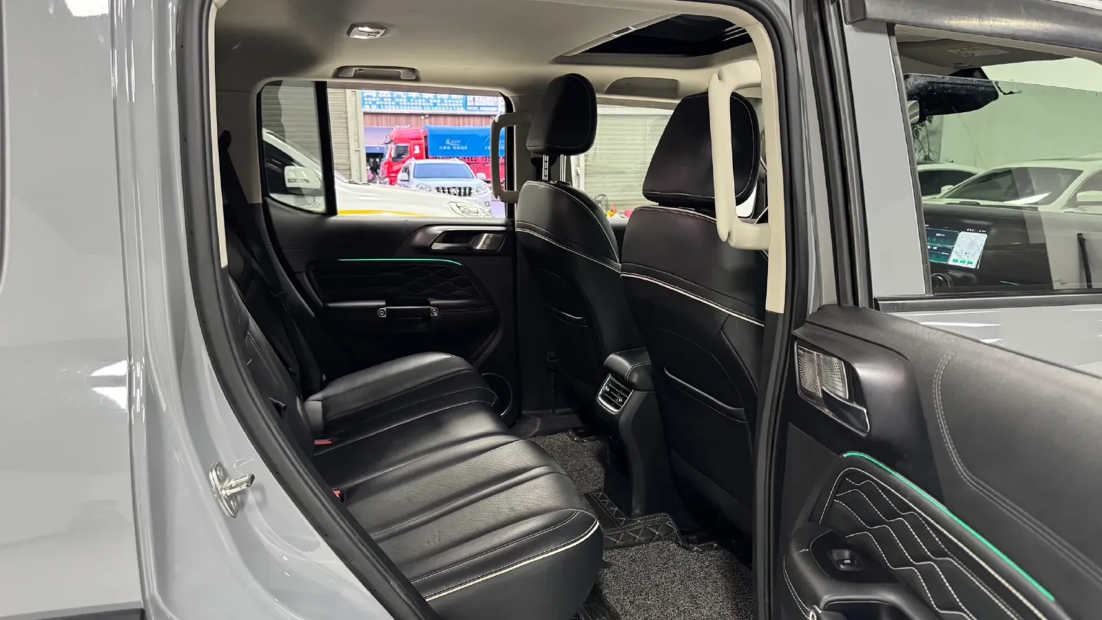 2021 Tank 300 2.0T 227HP L4 8AT,autocango,china used car exporter,china ev exporter,chinese used car exporter,chinese used ev exporter