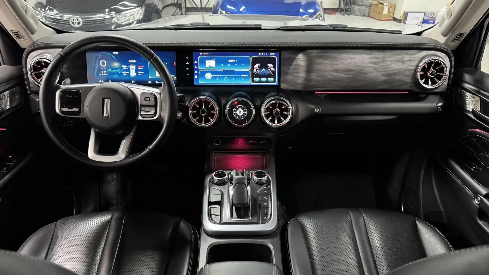 2021 Tank 300 2.0T 227HP L4 8AT,autocango,china used car exporter,china ev exporter,chinese used car exporter,chinese used ev exporter