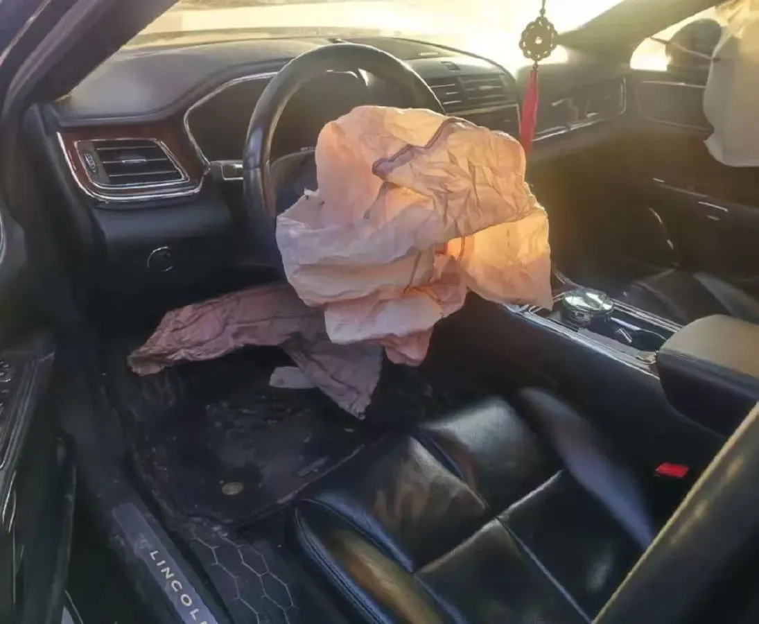 2019 Lincoln Continental 2.0T 261HP L4 6AT,autocango,china used car exporter,china ev exporter,chinese used car exporter,chinese used ev exporter