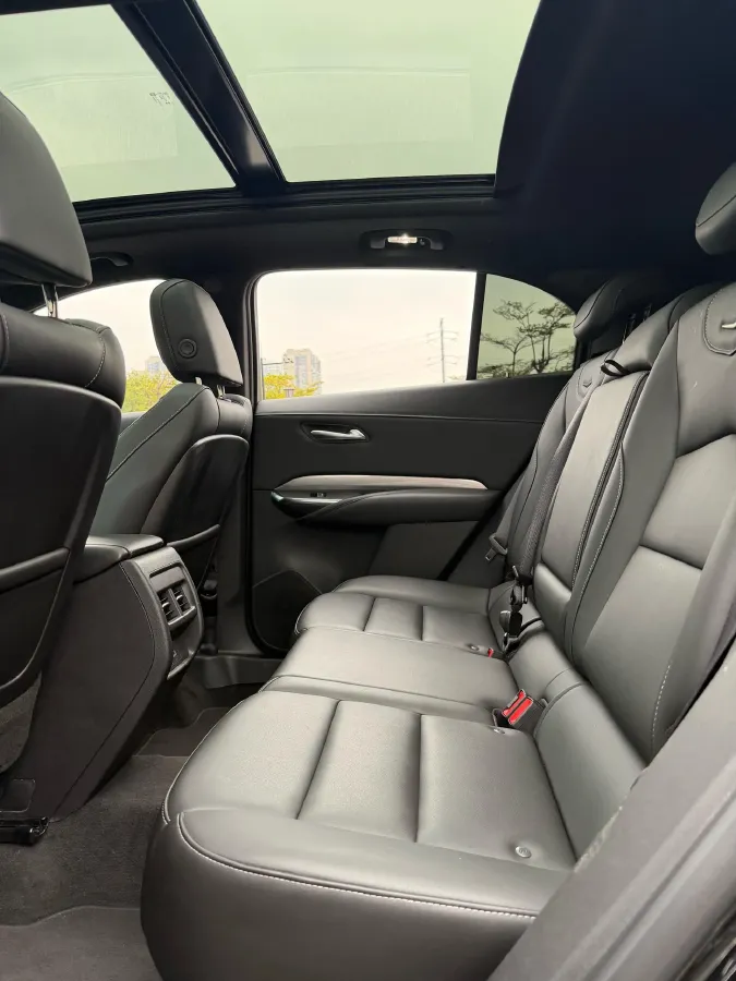 2024 Cadillac XT4 2.0T 237HP L4 9AT,autocango,china used car exporter,china ev exporter,chinese used car exporter,chinese used ev exporter