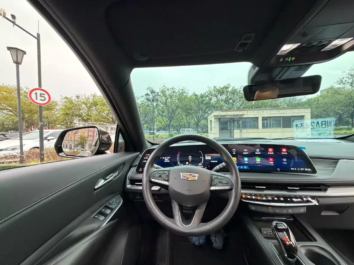 2024 Cadillac XT4 2.0T 237HP L4 9AT,autocango,china used car exporter,china ev exporter,chinese used car exporter,chinese used ev exporter