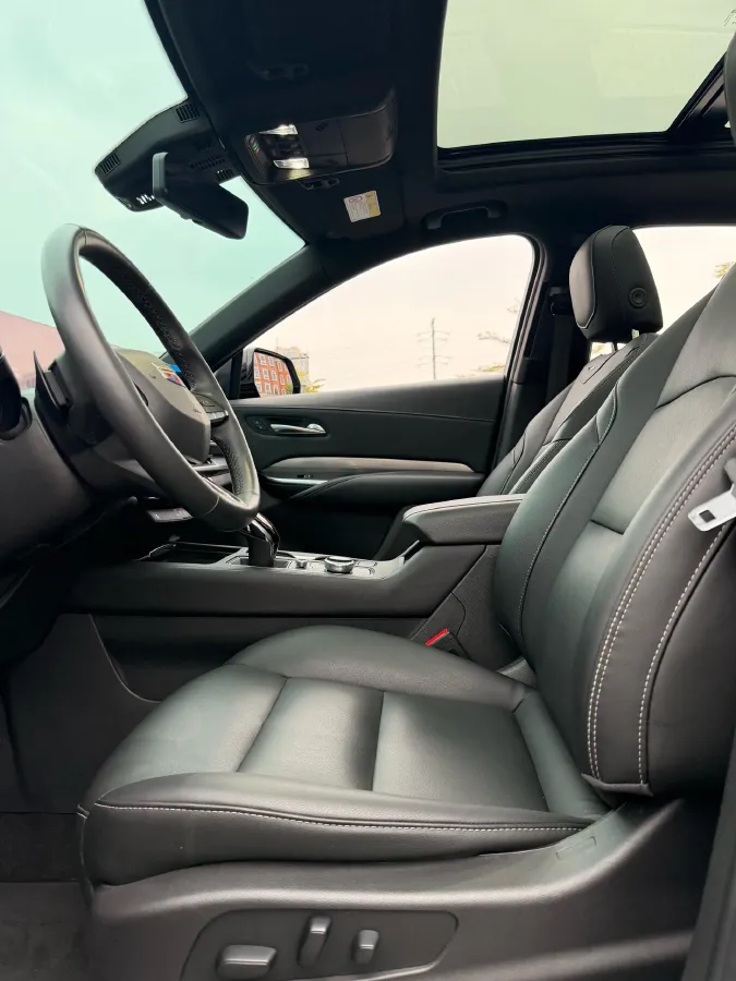 2024 Cadillac XT4 2.0T 237HP L4 9AT,autocango,china used car exporter,china ev exporter,chinese used car exporter,chinese used ev exporter