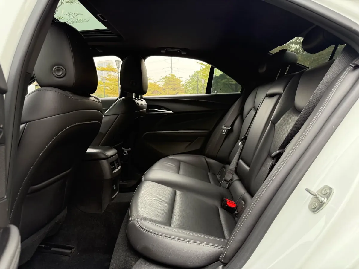 2022 Cadillac CT4 2.0T 237HP L4 8AT,autocango,china used car exporter,china ev exporter,chinese used car exporter,chinese used ev exporter