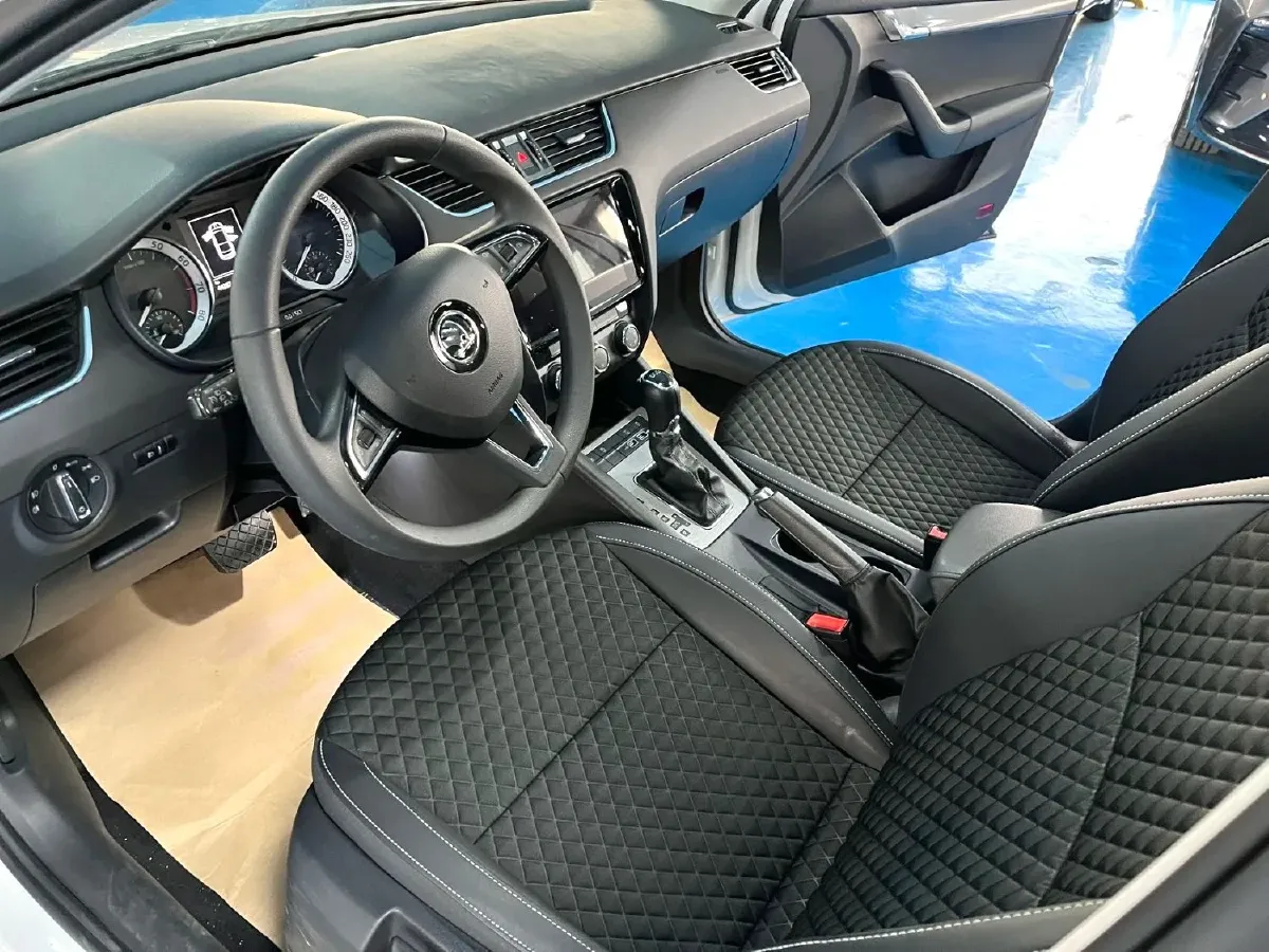 2020 Skoda Octavia 1.2T 116HP L4 7DCT,autocango,china used car exporter,china ev exporter,chinese used car exporter,chinese used ev exporter