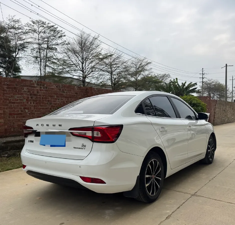 2020 Roewe i5 1.5L 120HP L4 CVT,autocango,china used car exporter,china ev exporter,chinese used car exporter,chinese used ev exporter