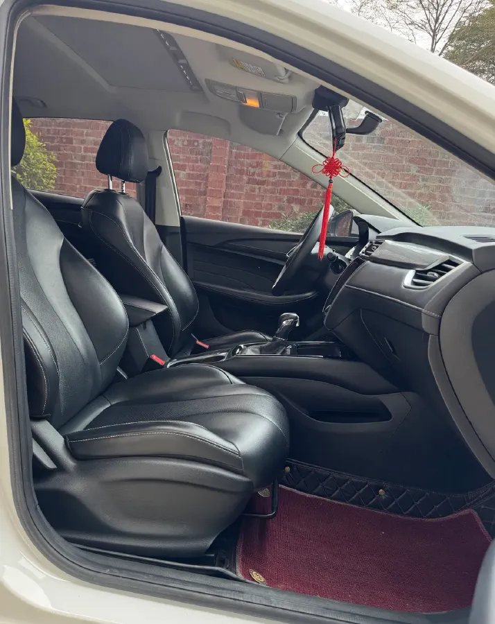 2020 Roewe i5 1.5L 120HP L4 CVT,autocango,china used car exporter,china ev exporter,chinese used car exporter,chinese used ev exporter