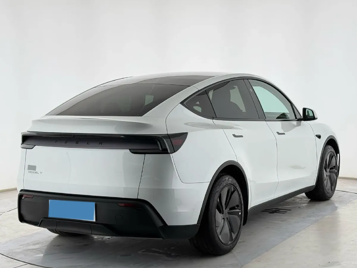 2025 Tesla Model Y BEV 62.5KWH,autocango,china used car exporter,china ev exporter,chinese used car exporter,chinese used ev exporter