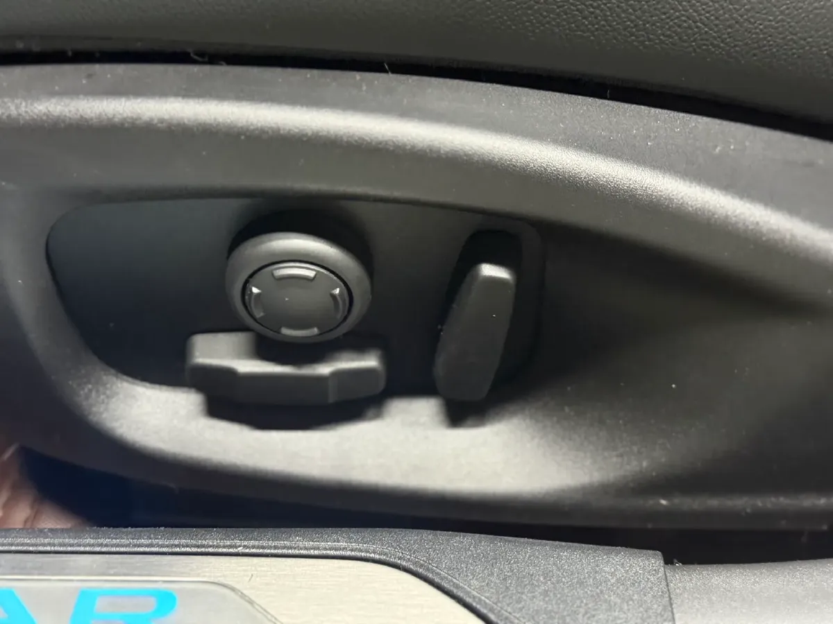 2020 Jaguar XEL 2.0T 200HP L4 8AT,autocango,china used car exporter,china ev exporter,chinese used car exporter,chinese used ev exporter