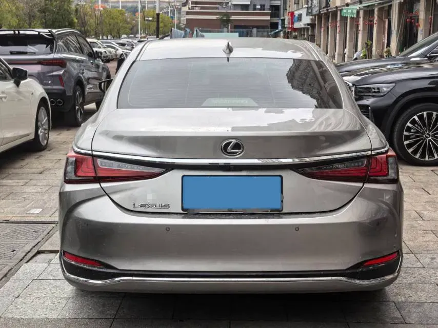 2023 Lexus ES 2.0L 173HP L4 CVT,autocango,china used car exporter,china ev exporter,chinese used car exporter,chinese used ev exporter