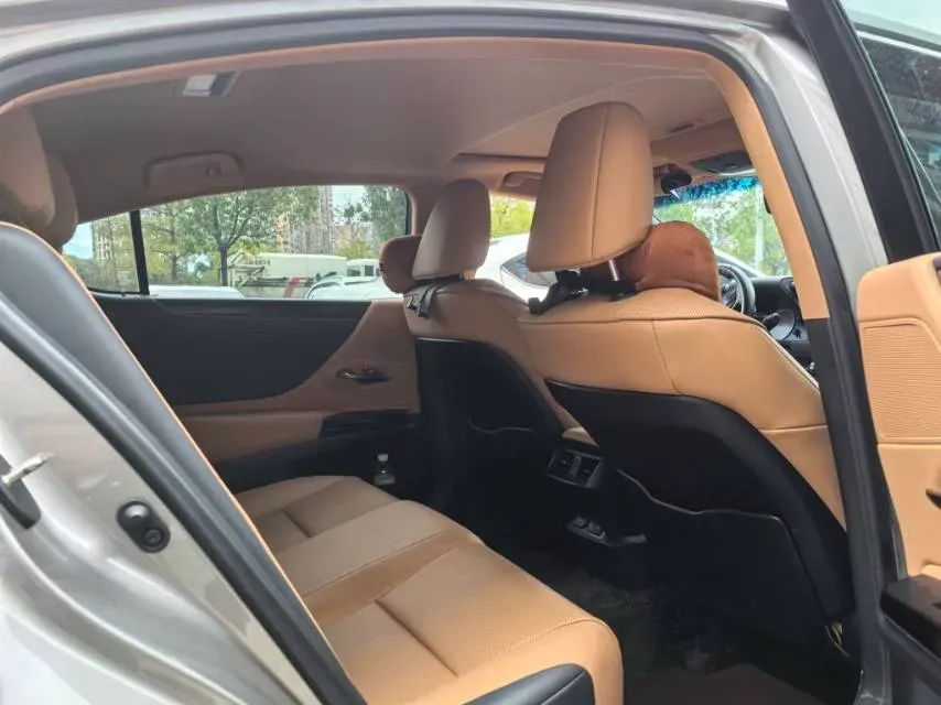 2023 Lexus ES 2.0L 173HP L4 CVT,autocango,china used car exporter,china ev exporter,chinese used car exporter,chinese used ev exporter