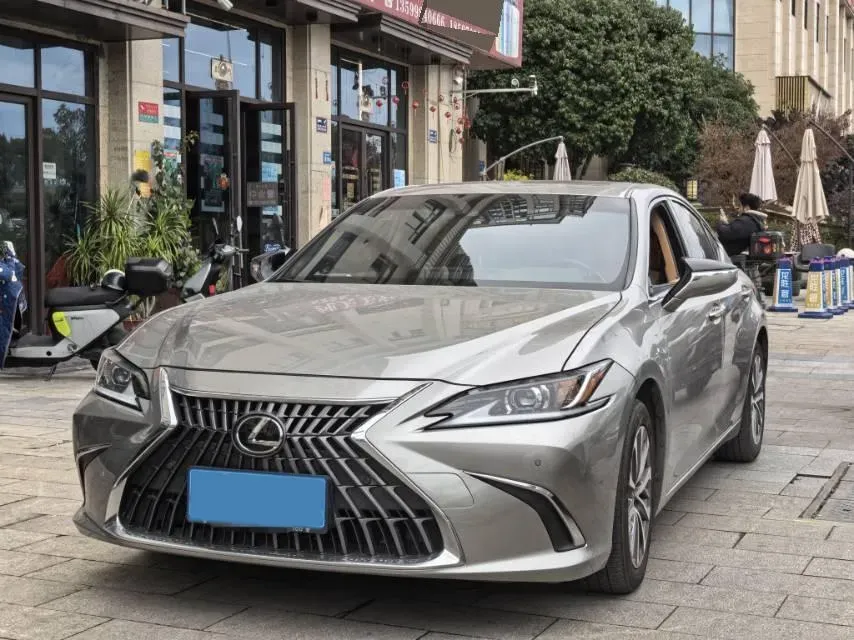 2023 Lexus ES 2.0L 173HP L4 CVT,autocango,china used car exporter,china ev exporter,chinese used car exporter,chinese used ev exporter