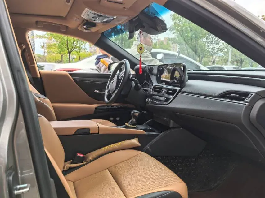 2023 Lexus ES 2.0L 173HP L4 CVT,autocango,china used car exporter,china ev exporter,chinese used car exporter,chinese used ev exporter