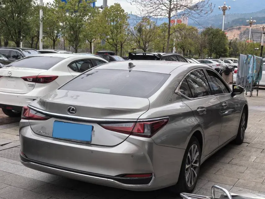 2023 Lexus ES 2.0L 173HP L4 CVT,autocango,china used car exporter,china ev exporter,chinese used car exporter,chinese used ev exporter