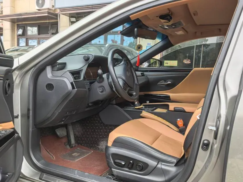 2023 Lexus ES 2.0L 173HP L4 CVT,autocango,china used car exporter,china ev exporter,chinese used car exporter,chinese used ev exporter