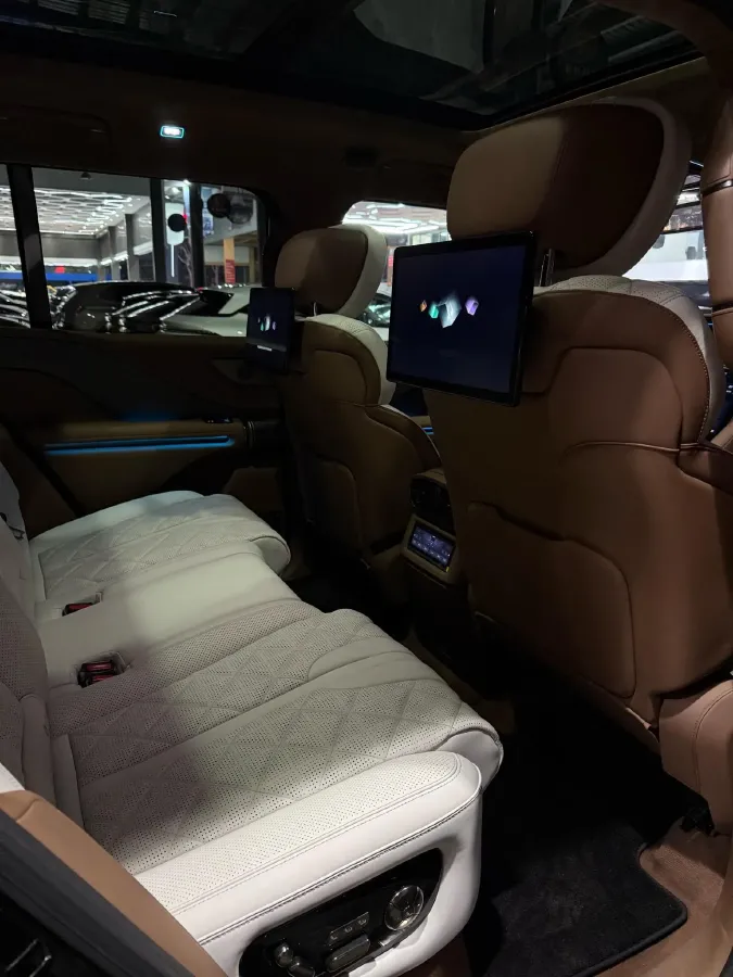 2023 YangWang U8 2.0T 272HP L4 REEV 49.05KWH,autocango,china used car exporter,china ev exporter,chinese used car exporter,chinese used ev exporter