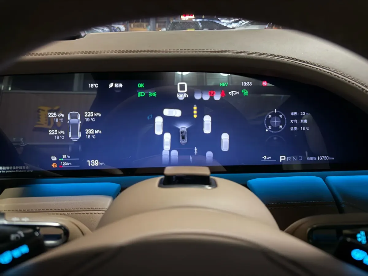 2023 YangWang U8 2.0T 272HP L4 REEV 49.05KWH,autocango,china used car exporter,china ev exporter,chinese used car exporter,chinese used ev exporter