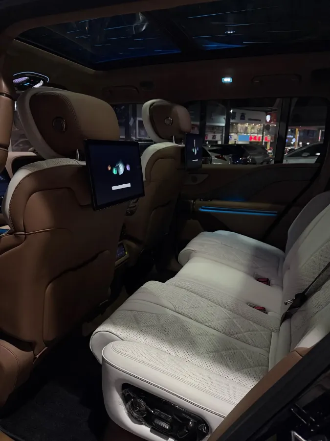 2023 YangWang U8 2.0T 272HP L4 REEV 49.05KWH,autocango,china used car exporter,china ev exporter,chinese used car exporter,chinese used ev exporter